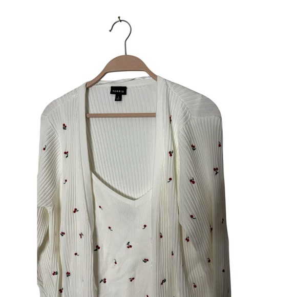 Torrid sz 3 20-22 White ribbed with embroidered cherry cherries cardigan cami se - Picture 3 of 5